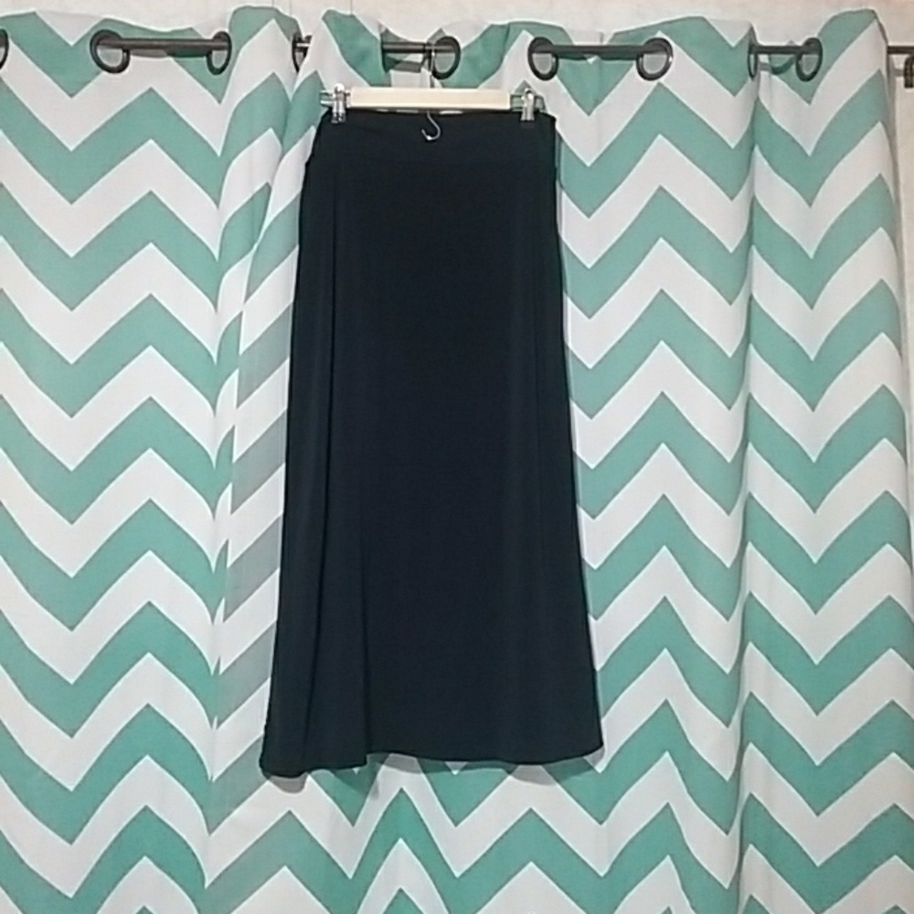 Navy blue maxi skirt Size medium